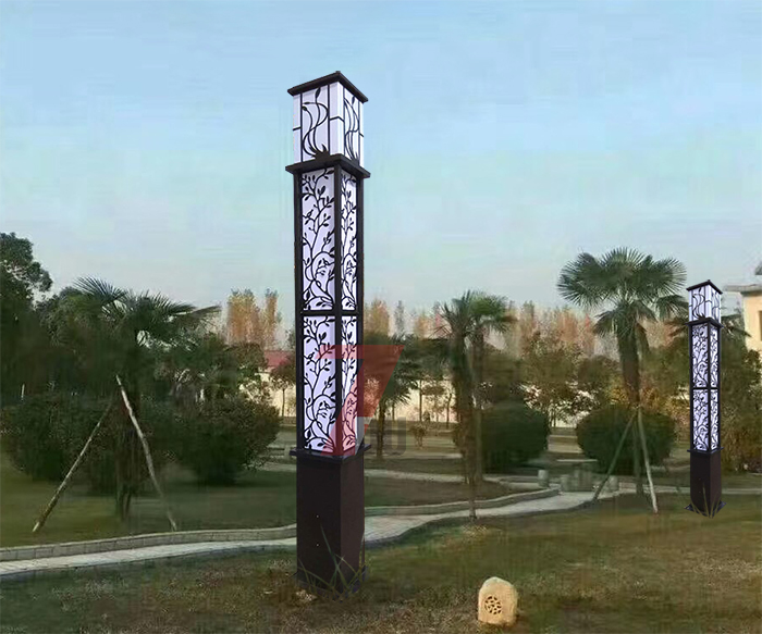 (QDJGDZ-014)廣場(chǎng)方形鏤空景觀燈柱公園安裝效果實(shí)拍