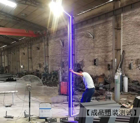 QDTYD-013-3.6米三角形現(xiàn)代鋁型材LED庭院燈出廠前測(cè)試亮燈